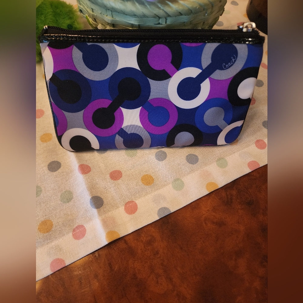 Coach Signature Print Cosmetic Pouch / Wristlet Multicolor NWOT - Picture 4 of 5